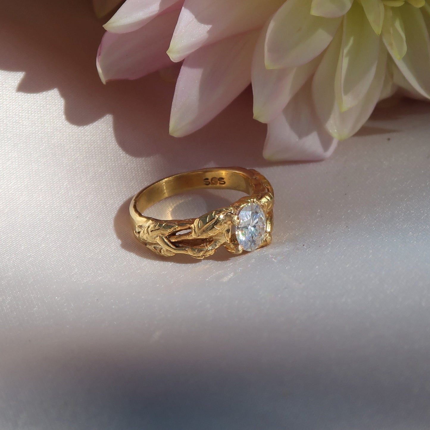 Mossling Solitaire Ring