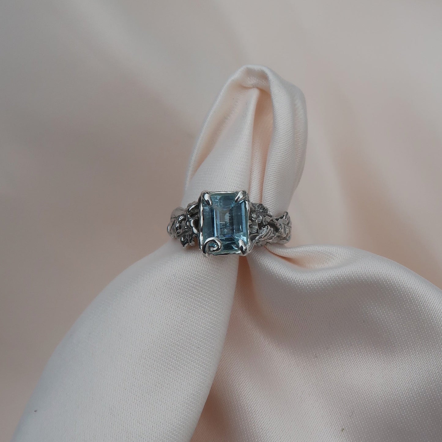Leafy Laurel Ring